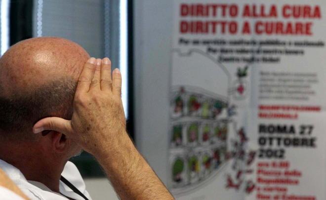 I medici e i veterinari incrociano le braccia 