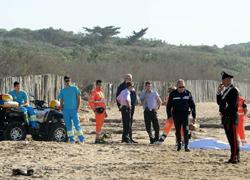 Rimigliano, padre salva tre figli in mare e muore sulla spiaggia colto da malore 