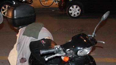 Vigili bloccano i rapinatori, paura in via Garibaldi