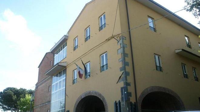 Pidocchi alle Don Facibeni: «L’Asl non deve intervenire»
