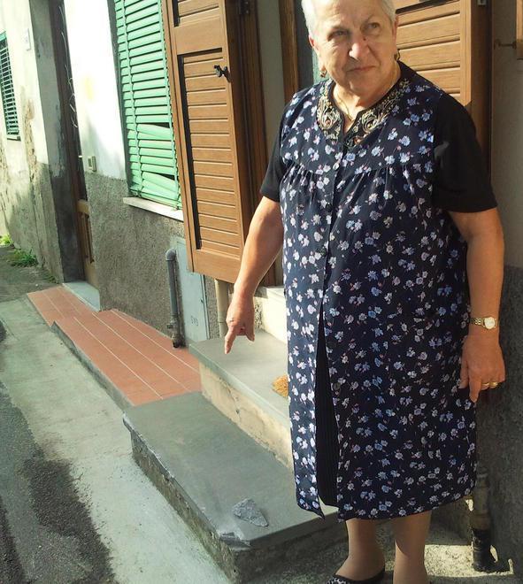 Suv rischia di entrare in una casa 