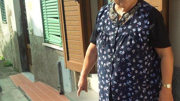 Suv rischia di entrare in una casa