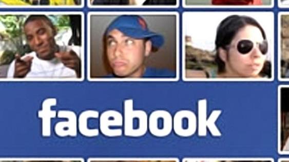 Su Facebook va in scena la diretta
