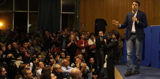 Empoli stregata dal Rottamatore: in 3.000 tra cori e flash per Renzi 