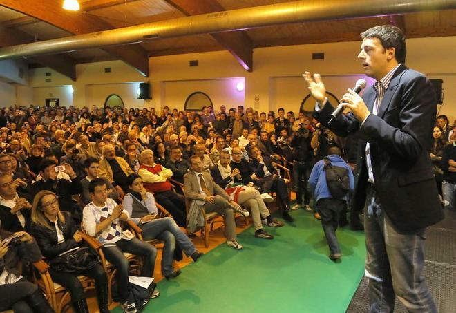 Matteo Renzi fa il pienone e glissa su Filippeschi 