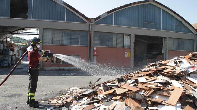 Piromane in azione alla Vecam, già ricercato