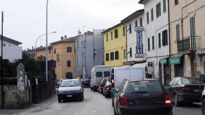 Serve un parcheggio alle scuole di Alberghi