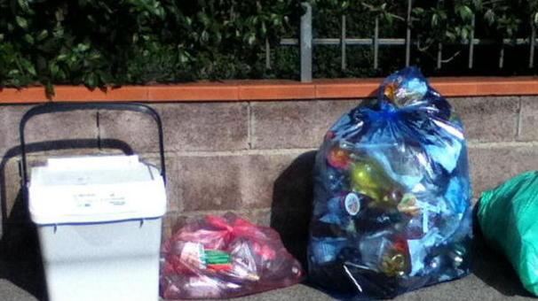 Duemila firme per i rifiuti