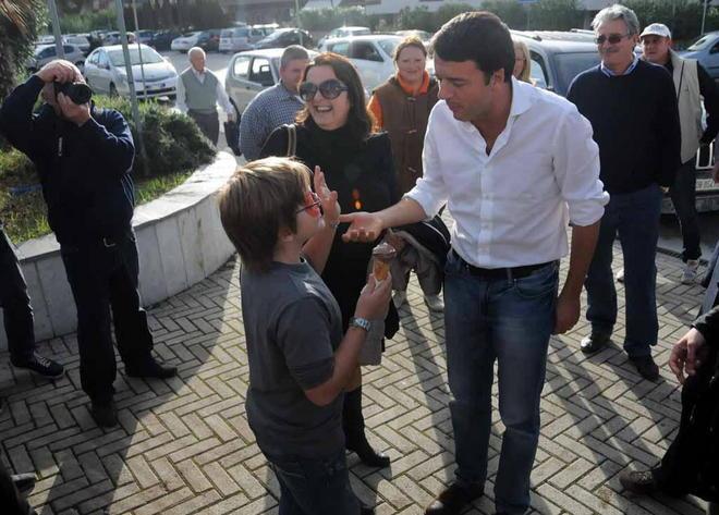 Bagno di folla: in 600 per Matteo Renzi 