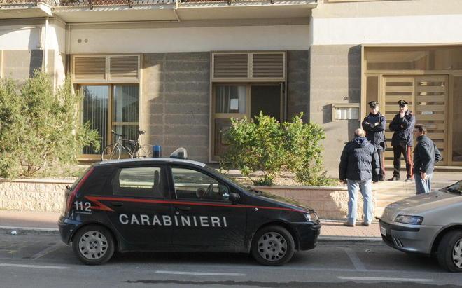 Vanno a cena fuori e lasciano il bimbo solo: denunciati 