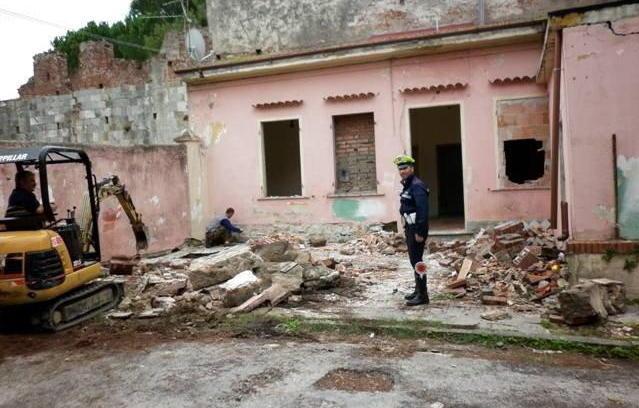 Buttata giù la casina dell’Abetone 