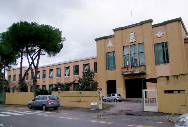 Entra a scuola con la pistola 