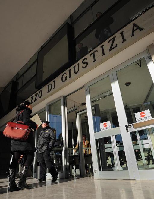 Minacciata e vessata perde il lavoro ma va in tribunale 