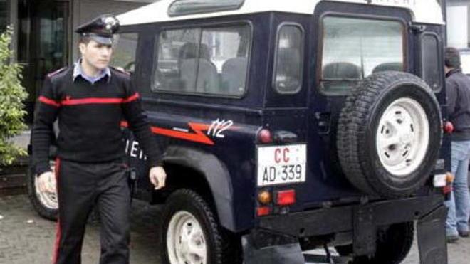 Ladri disarmati rapinano la banca