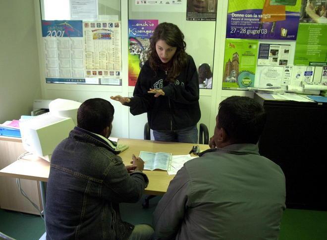 Apre domani in via del Moro lo sportello per immigrati