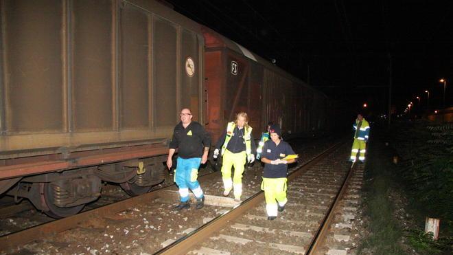 Travolti mentre attraversano i binari: tre morti nella notte a Viareggio