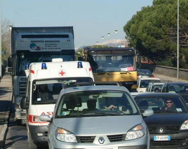 Traffico in tilt per lavori lungo il viale Europa 