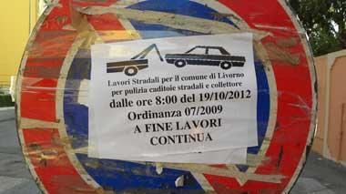 Divieto di sosta per pulire le caditoie...che non esistono