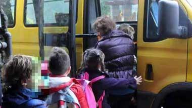 Piccola di 3 anni dimenticata sullo scuolabus