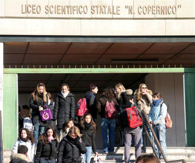 Lezione sulla legalità, altri 4 alunni rubano nelle classi vuote 