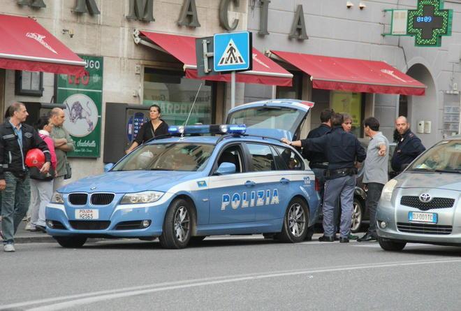 Lite di viabilità, spinte e pugni: arrivano 4 volanti 