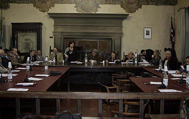 Pescia, l’opposizione alla giunta «Chiarisca se ha sanato i conti»