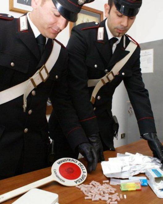 Manette per tre spacciatori L’eroina era sotto il cruscotto