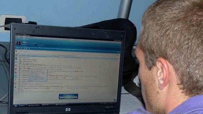 Chi sbaglia e clicca file illeciti chiami la polizia