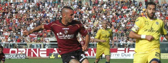 Il Verona passa 2-0 e scavalca gli amaranto al secondo posto 