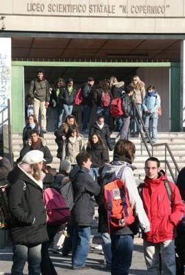 Raid a scuola durante la lezione di legalità
