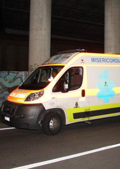 Travolti dal merci in corsa per evitare un altro treno 
