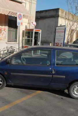 Meno auto in giro e più attenzione, multe dimezzate 