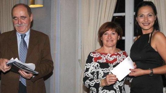 Una grande serata tra decine di regali e allegria a tavola Tanti gli omaggi distribuiti ai concorrenti del referendum durante la prima cena all’Antico Caffè delle Mura