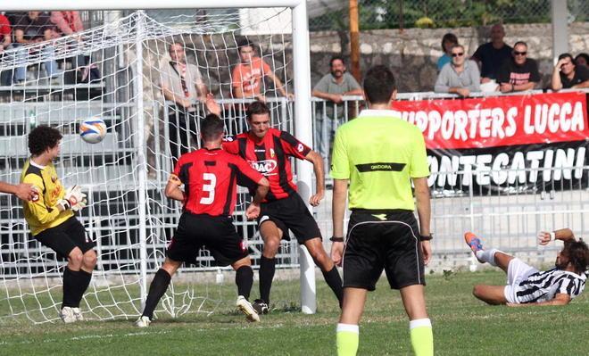 Primo ko della Lucchese in campionato. Vince la Massese, ma i rossoneri restano in testa 