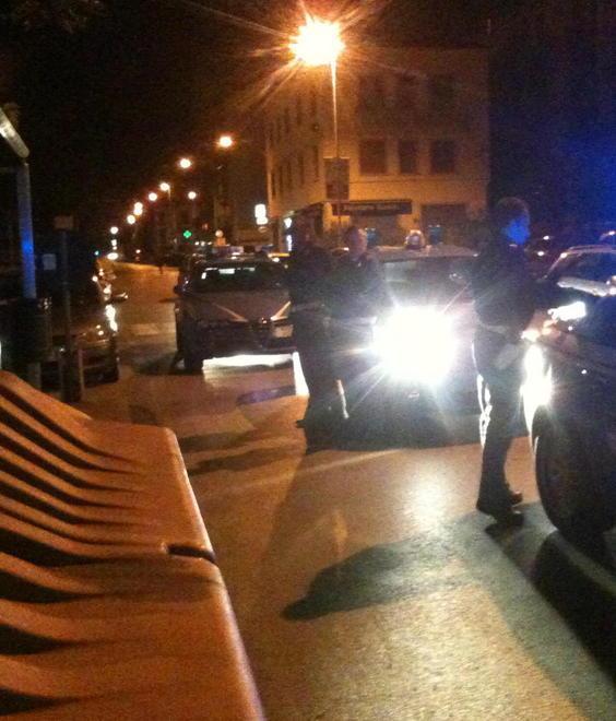Risse, incendi e minacce nella città che non dorme 