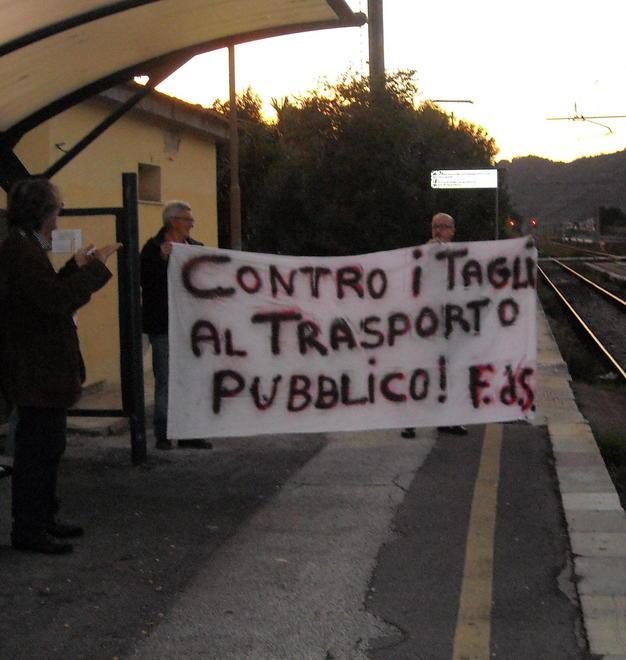 Partiti in campo contro la chiusura della stazione