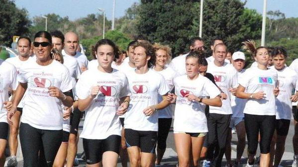In duecento alla corsa contro il tumore al seno