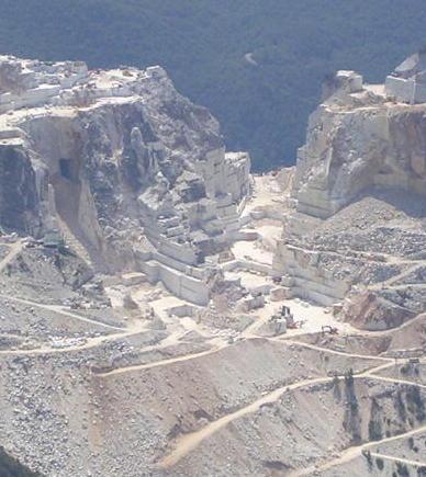 Quella cava va chiusa anzi, la autorizziamo 