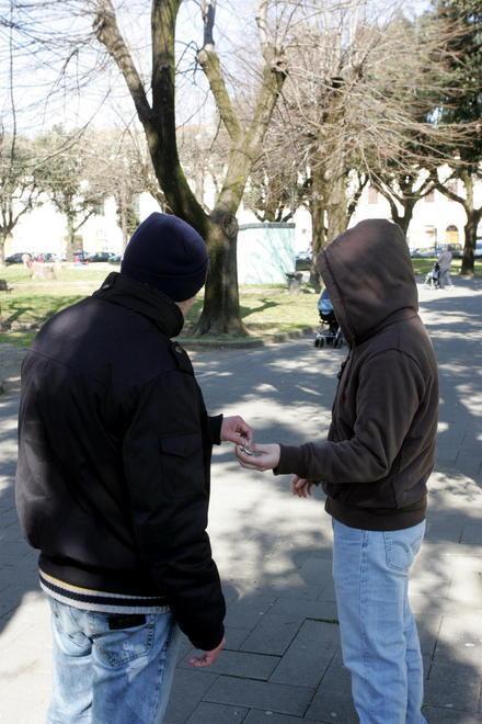 Arrestata spacciatrice accanto ai giochi per bambini 