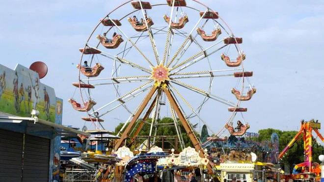 Giro di vite sulla fiera: Toni limita i rumori e “scheda” i giostrai