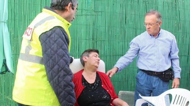 Sfrattata si cosparge di alcol e minaccia di darsi fuoco