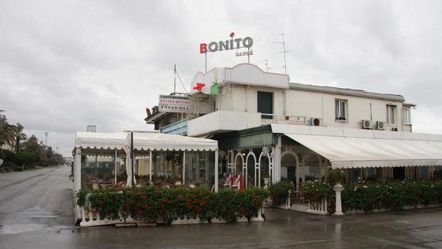 Passeggiata, commercianti in rivolta