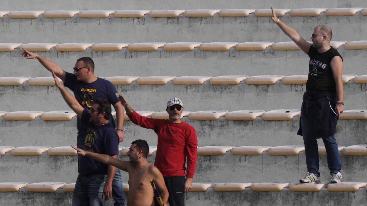Cori anti-Morosini, la polizia ha già identificato 4 tifosi