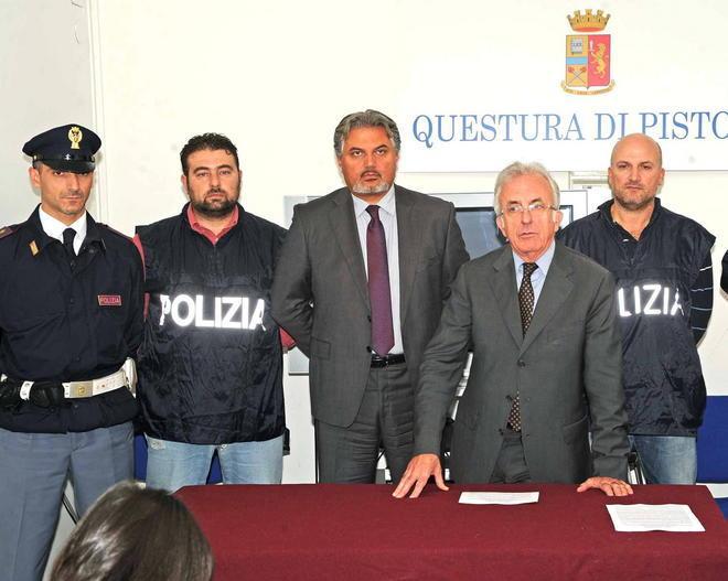 Rubano 160 pneumatici: in manette 