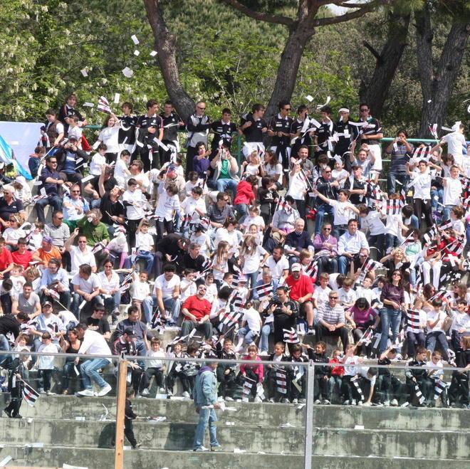 Viareggio, l’esultanza di un tifoso doc 