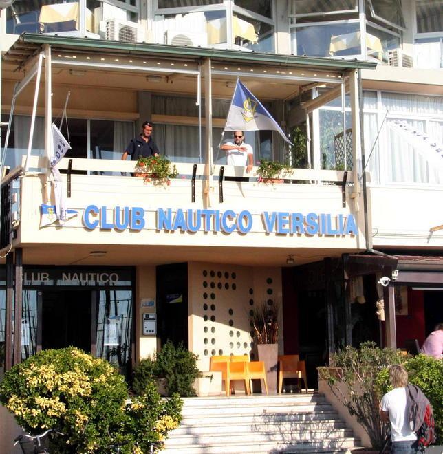 Lorenzo Volpe in cucina al Club nautico
