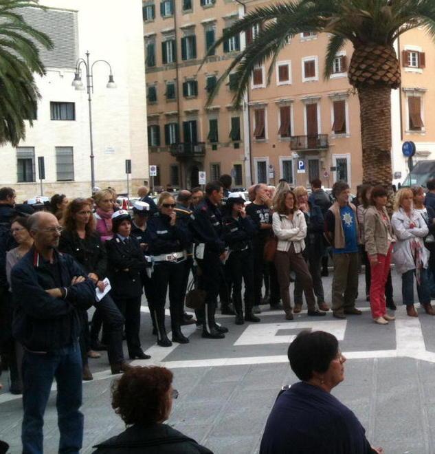Comunali in piazza contro il blocco di premi e progetti 
