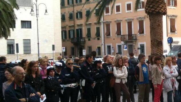 Comunali in piazza contro il blocco di premi e progetti