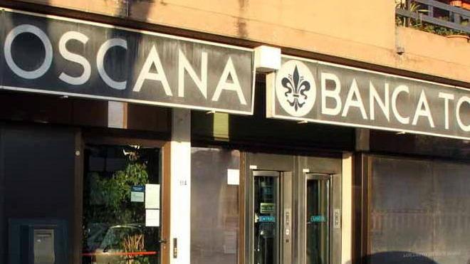 «Mio figlio sta per fare una rapina» I carabinieri lo arrestano all’uscita dalla banca