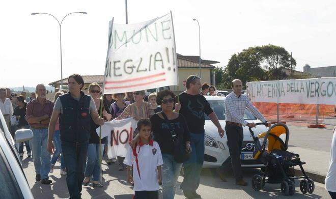 Il sindaco: «Di pessimo gusto quei manifestanti sotto casa»